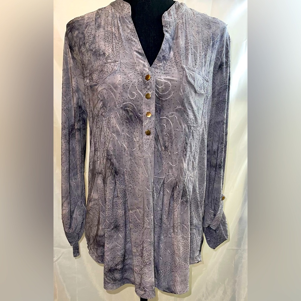 Women’s blouse with flair
